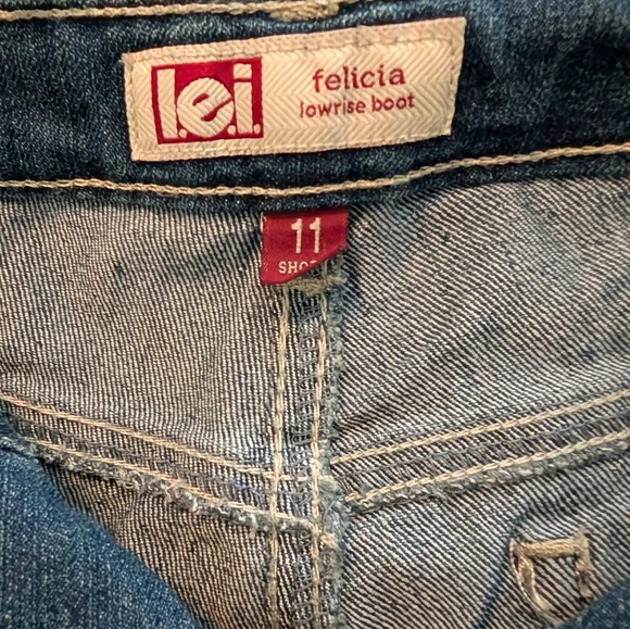 l.e.i Distressed Bootcut Jeans - Picture 5 of 12